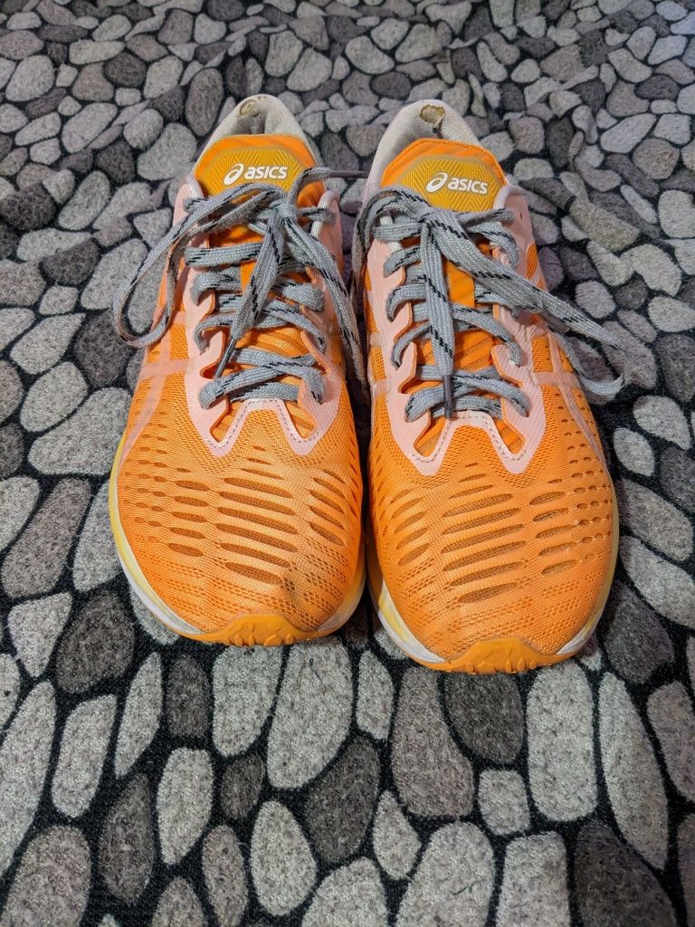 Продам кросівки Asics