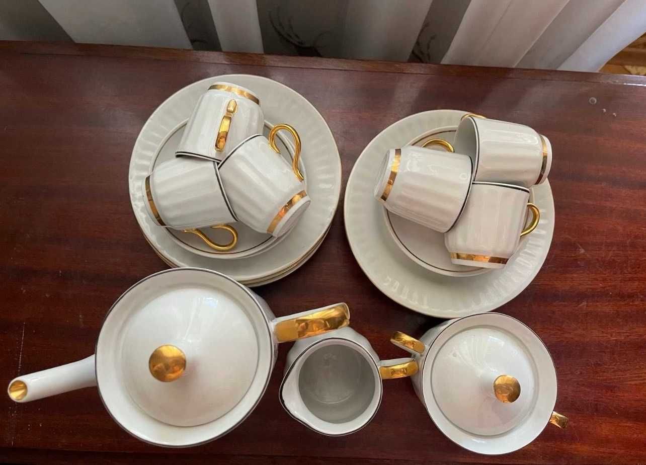 Сервиз кофейный чашки тарелки сахарница чайник с позолотой