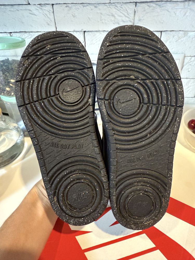 Продам ділові кеди Nike для хлопчика, розмір 31.5