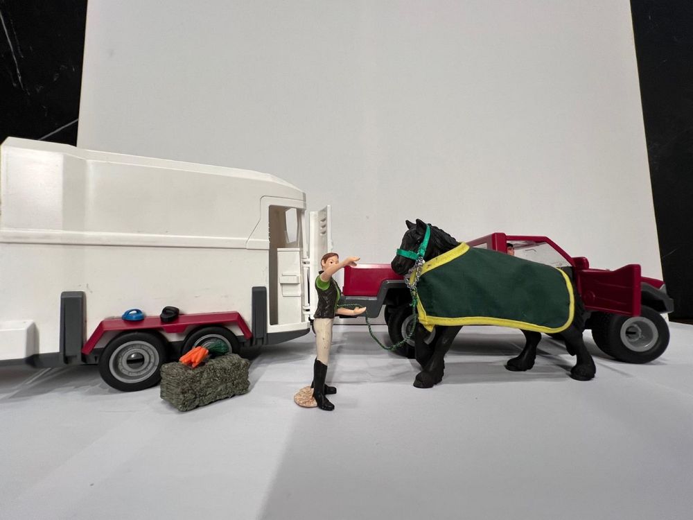 Schleich Pick Up z przyczepą dla konia 42346