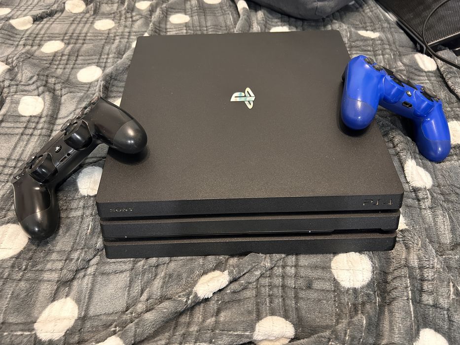 Sprzedam konsolę PS4 pro 1tb