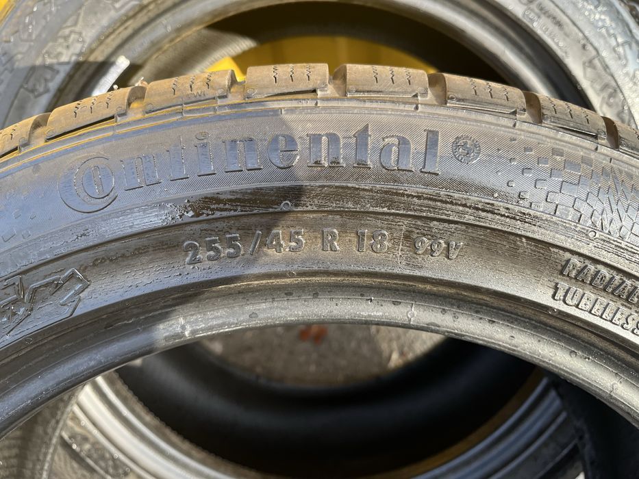255/45 R18 Continental