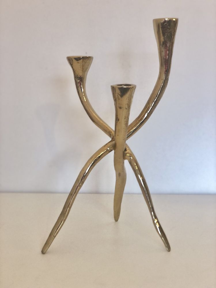Candelabro tripé, David Marshall