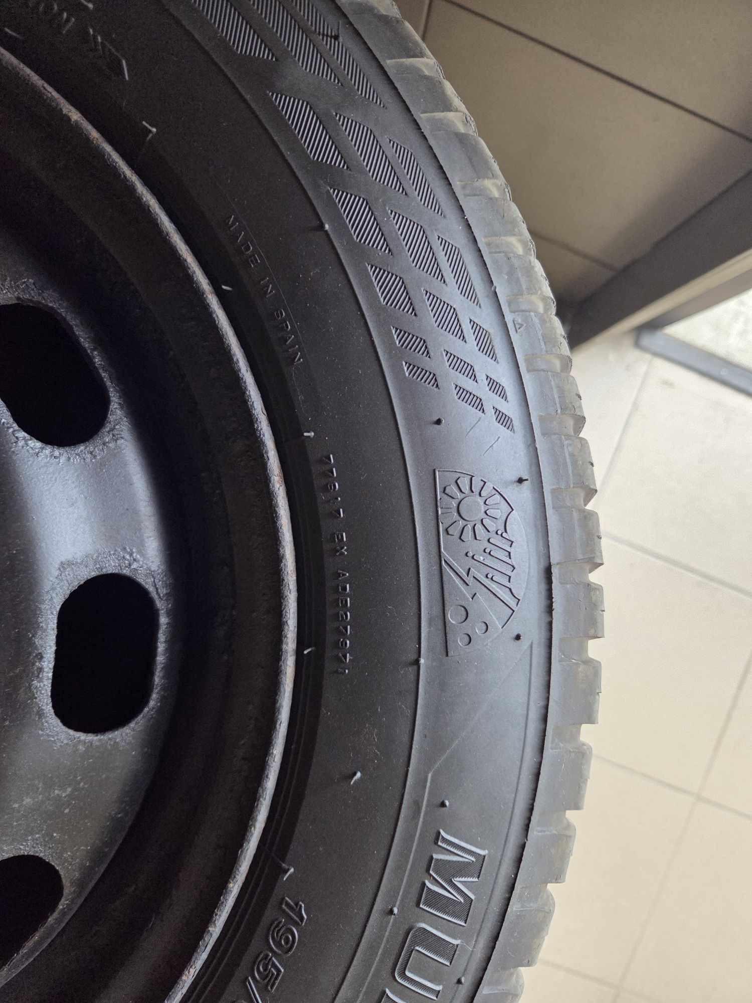 195/65/15 Firestone całoroczne