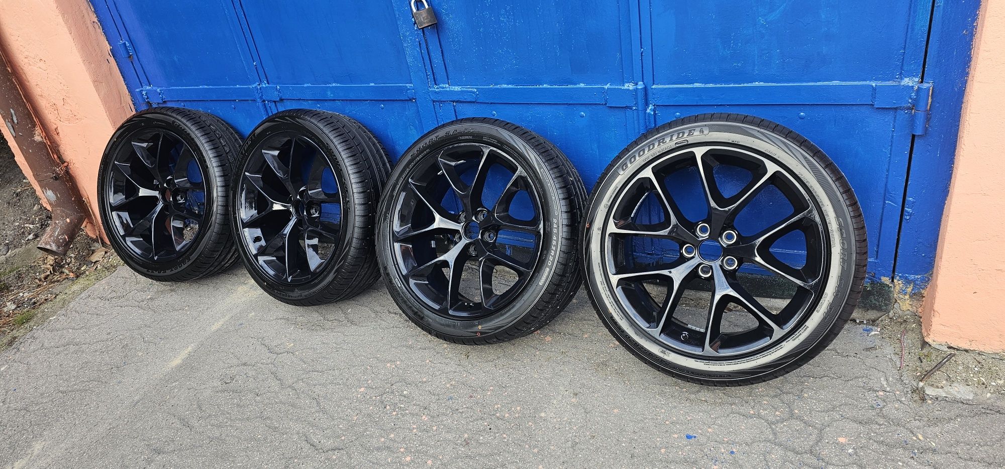 Dodge charger challenger mopar opony 245/45/20 felgi 5x115 et 24