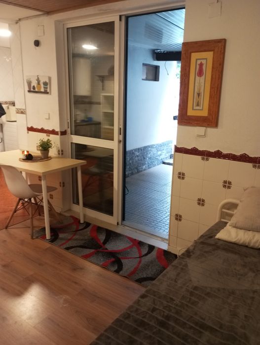 Alugo quarto independente/ T0 Olivais Norte