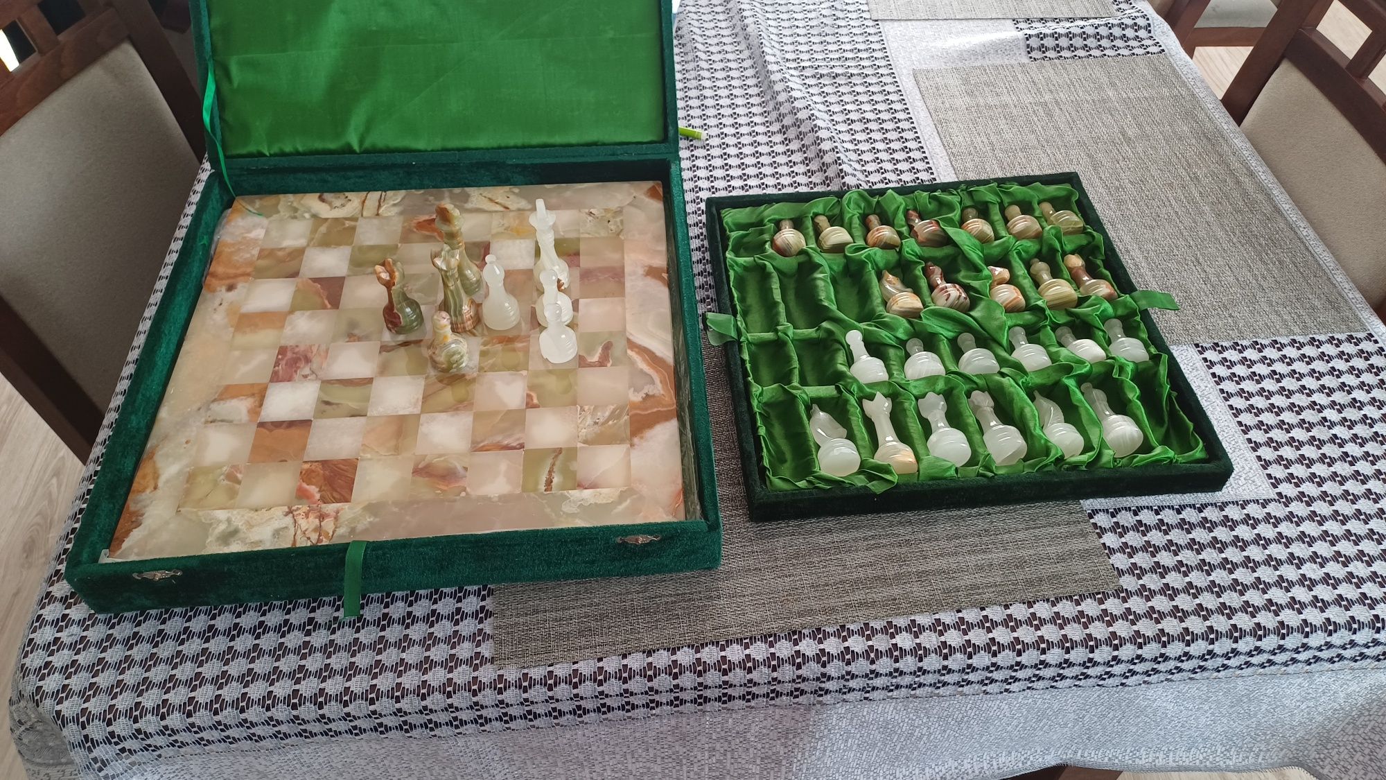 Sprzedam szachy kamienne z onyksu pakistańskiego