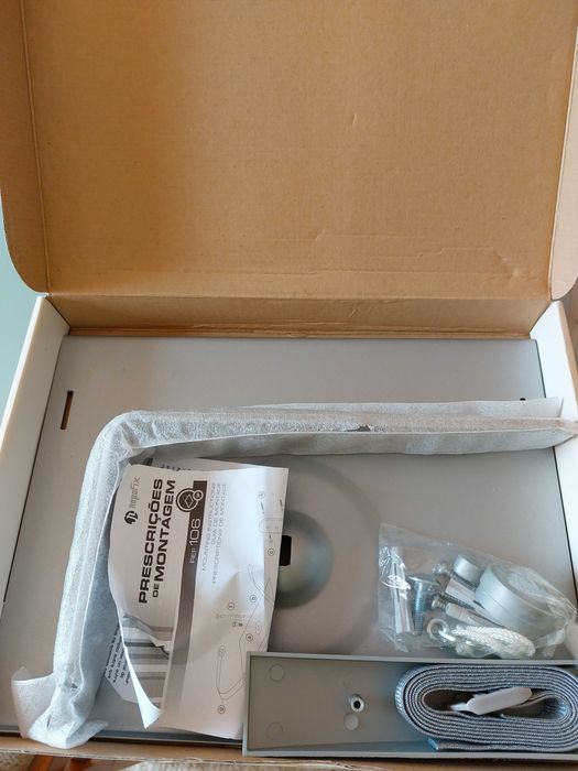 Televisor Sanyo 20" + suporte para parede