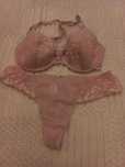Conjunto de soutien e tanga cor-de-rosa