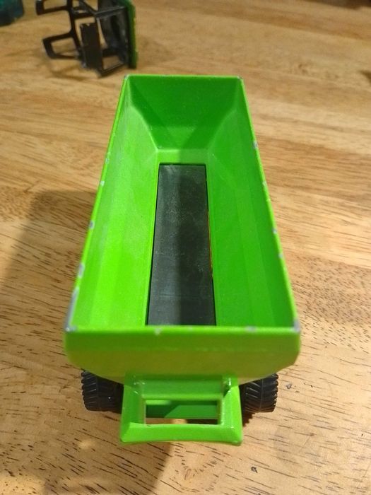 Rozrzutnik  1:32 SIKU 3152