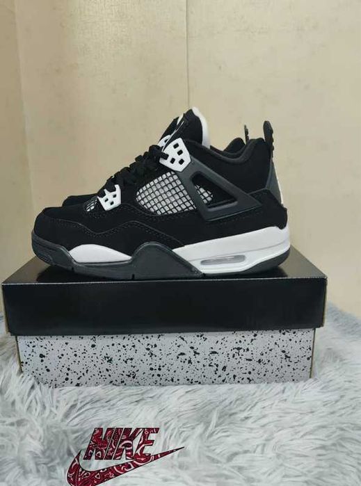 Buty damskie Trampk_Jordan_4_Retro_White_Thunder R.45