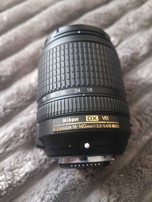 Объектив Nikon AF-S 18-140mm f/3.5-5.6G ED VR DX