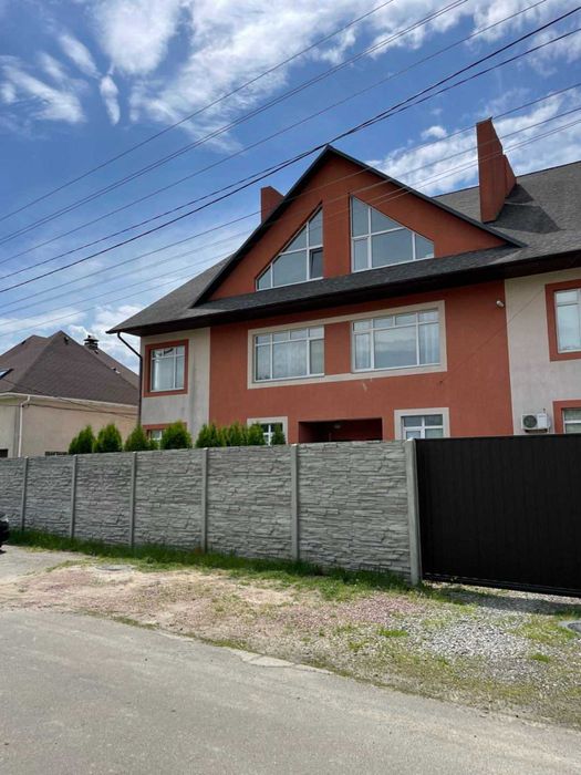 Простора дворівнева двокімнатна квартира в Ворзелі