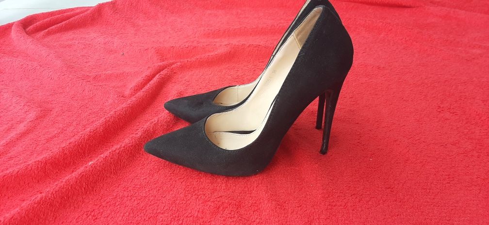 Eleganckie szpilki w rozmiarze 36