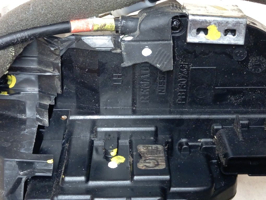 Zamek lewy kierowcy nissan Qashqai j11 6-pin Europa