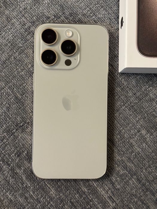 iPhone 15 pro Natural 128
