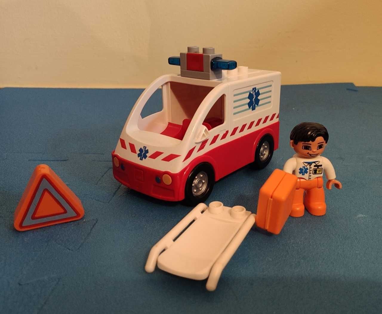 Klocki Lego Duplo ambulans karetka lekarz nosze 4979