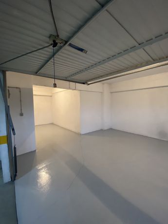 Garagem box fechada 30m2 Agualva