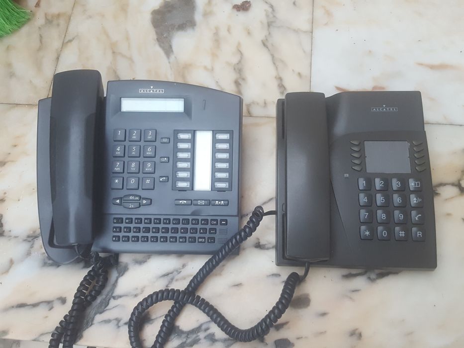 2 telefones  novos Intel para.  ligar  á rede