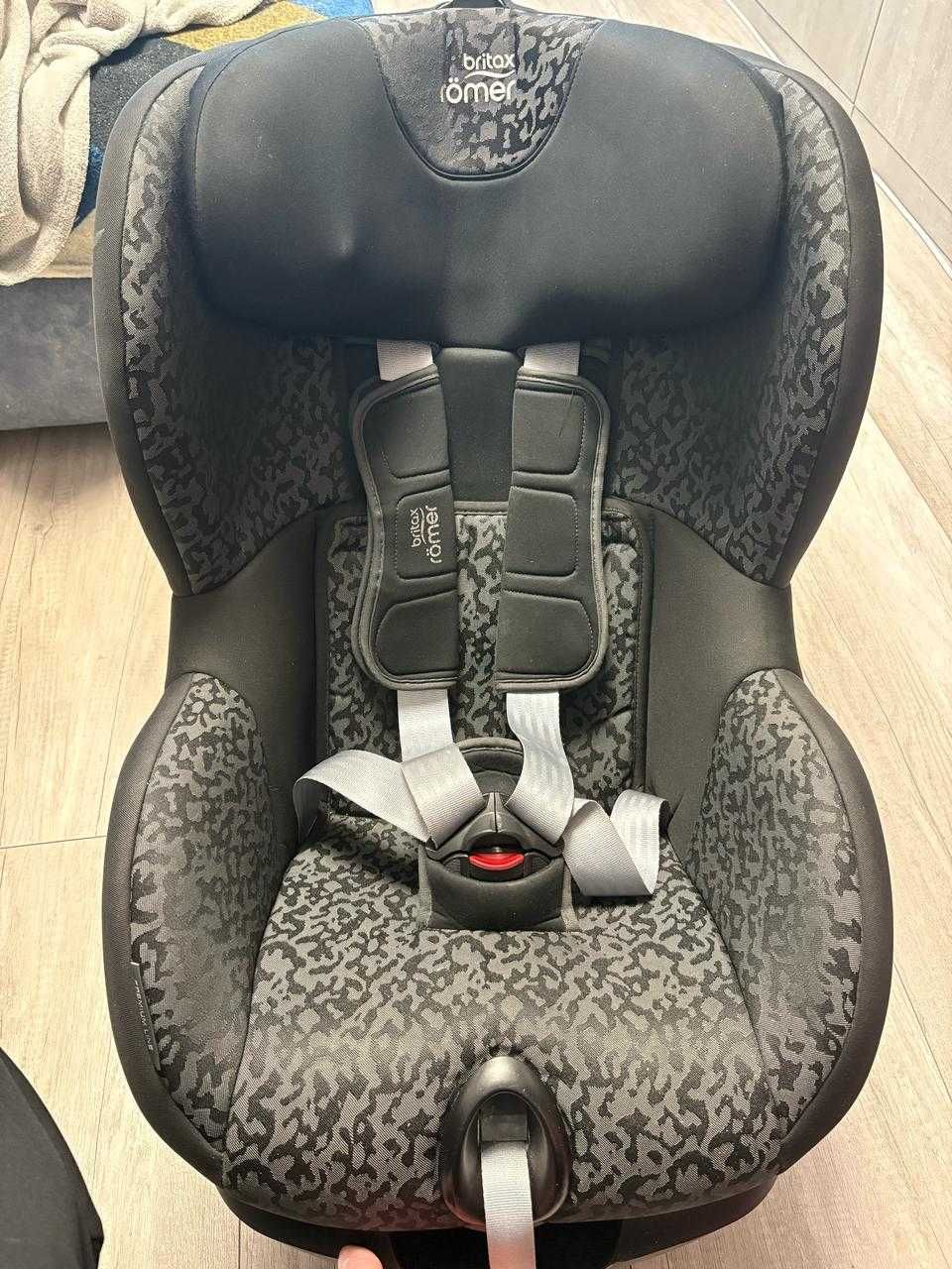 Дитяче автокрісло Britax Romer TRIFIX2 i-SIZE (9-18 кг) isofix