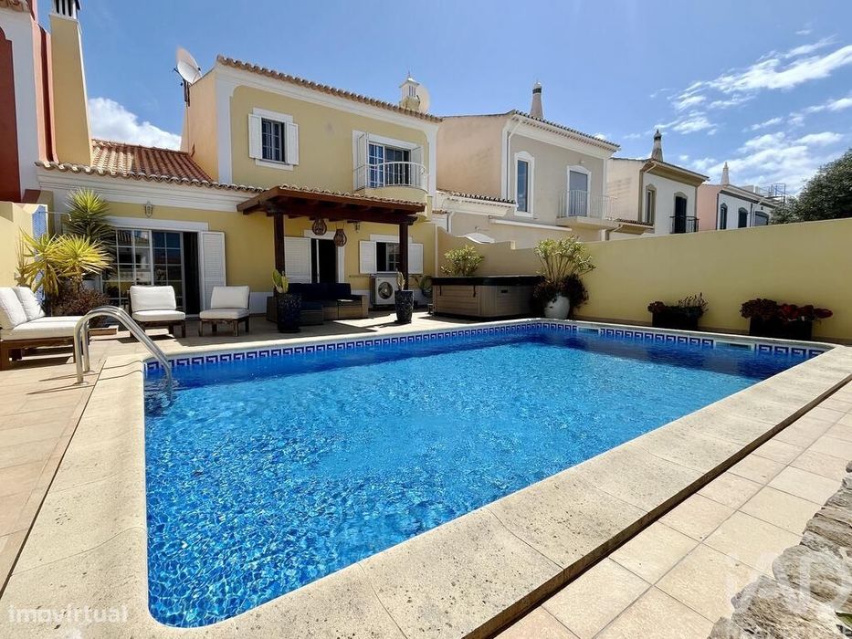 Casa / Villa T4 em Luz de 252,00 m2