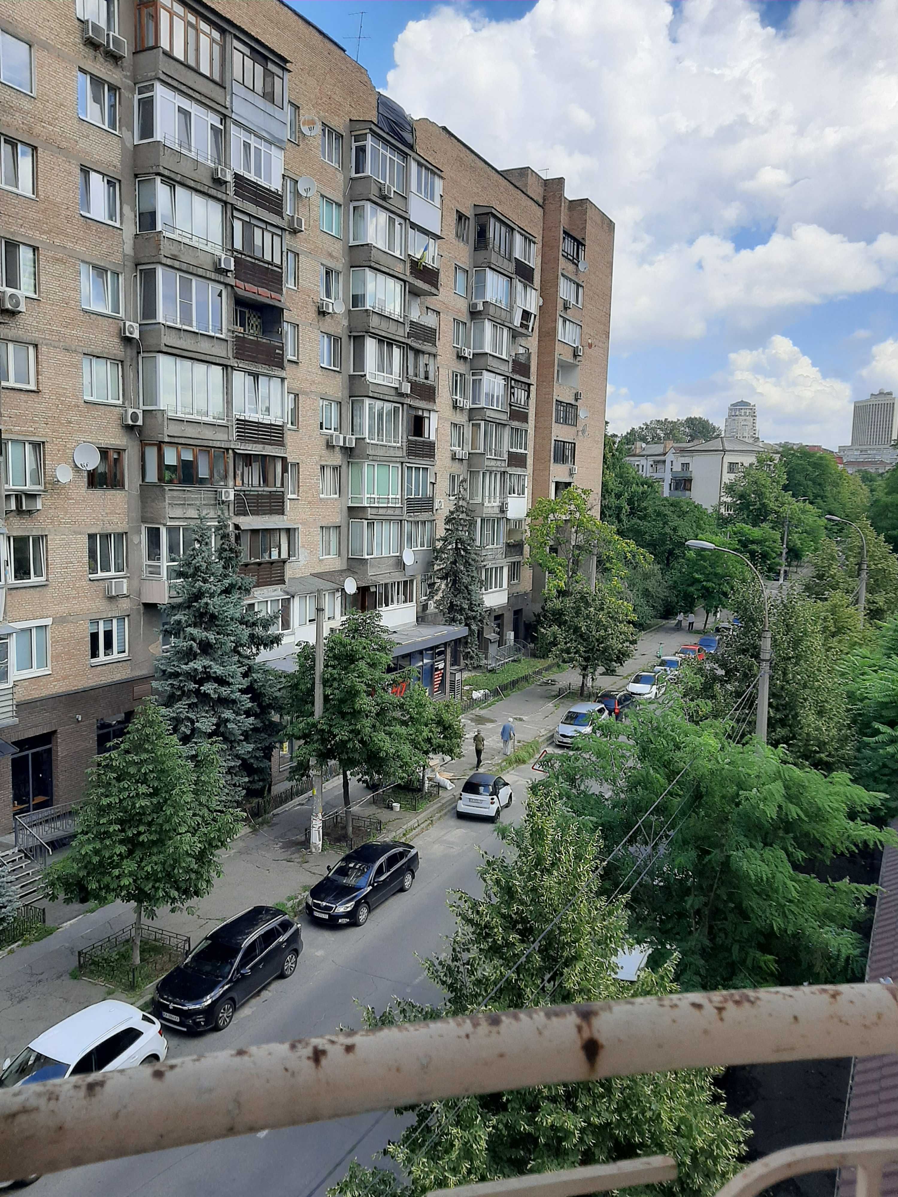 3к. Клубний будинок, центр міста. 136м2. Олександра Кониського 46/11