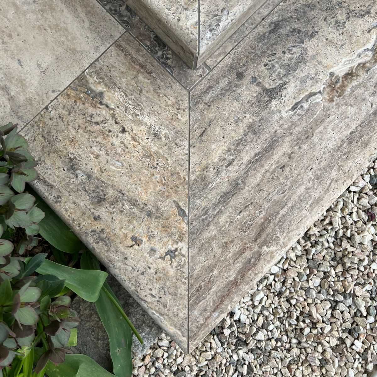 Stopień trawertynowy Silver Ash szlifowany z bullnose 135x33x3 cm