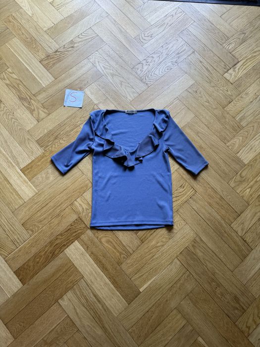 Bluzka z falbana stradivarius s