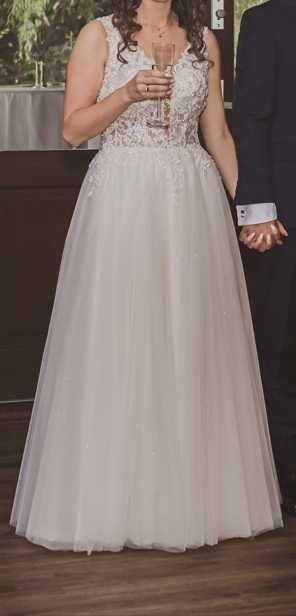 Suknia ślubna - fason literki A, w kolorze delikatnej brzoskwini