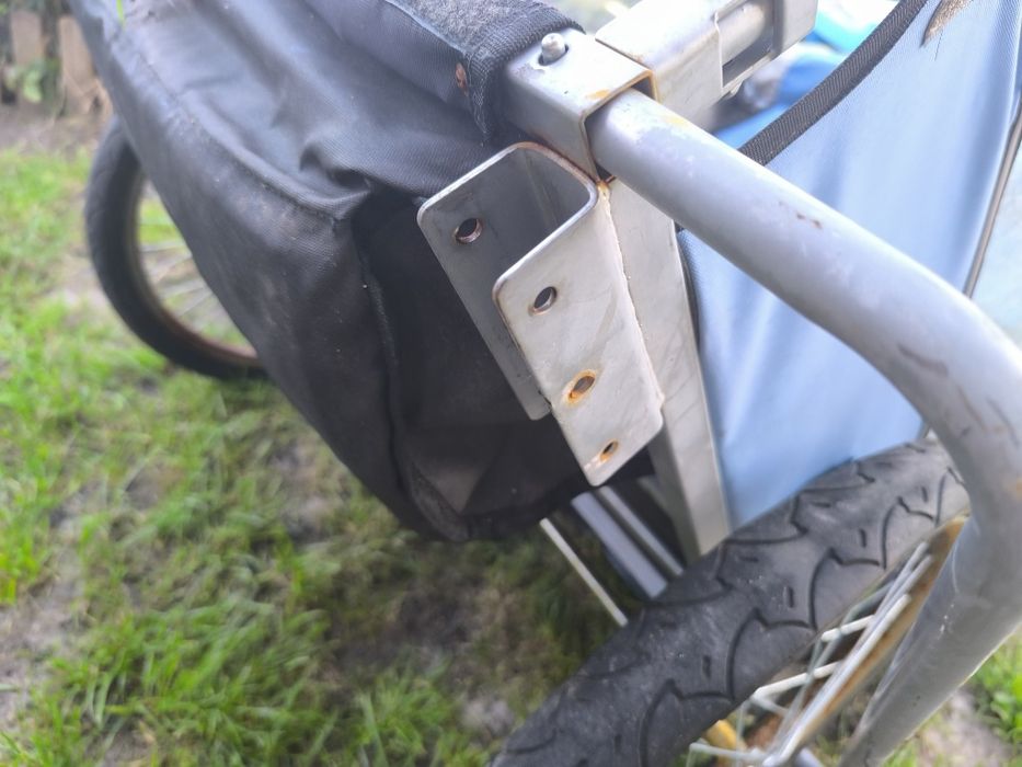 Przyczepka podwójna dla dzieci mocowana do roweru