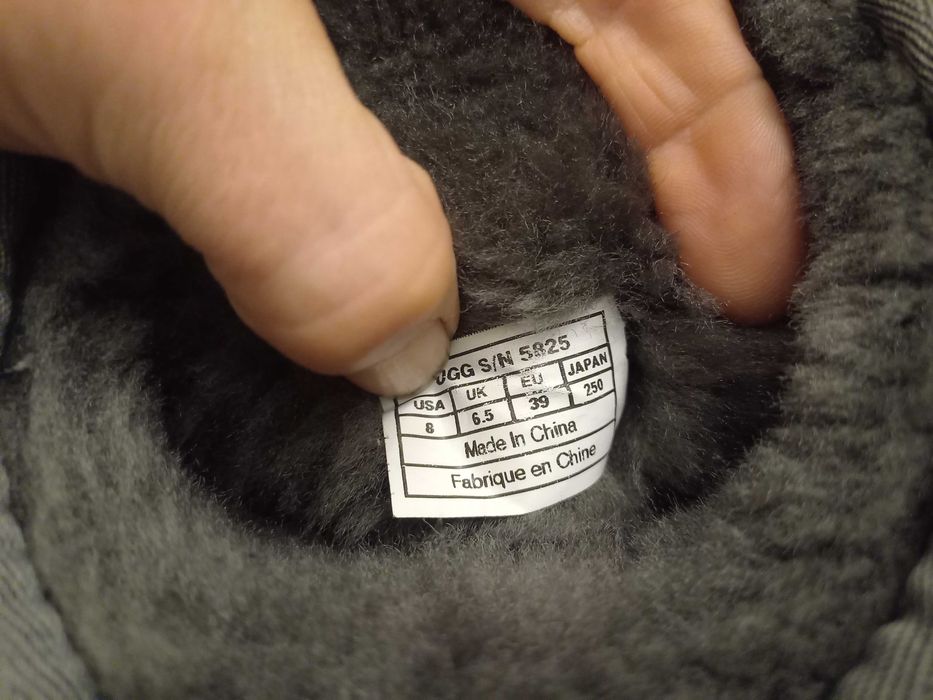 Зимние сапоги на натуральном меху Ugg размер 39.