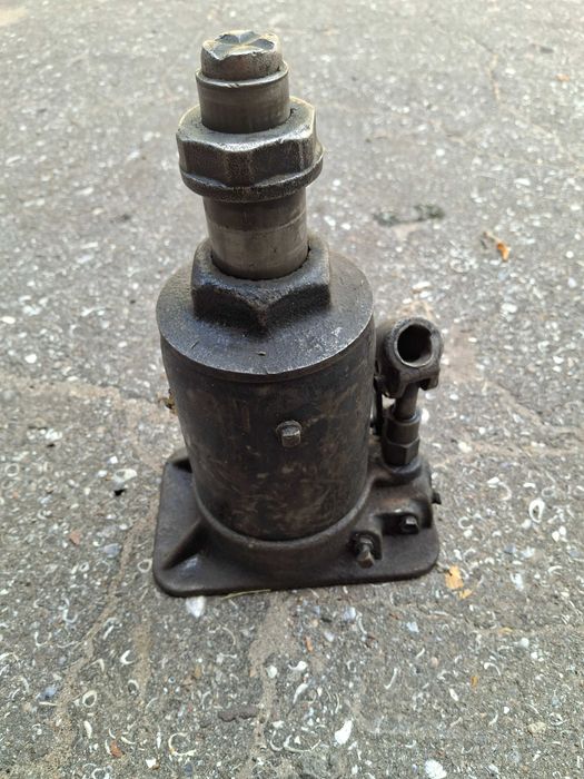 Продам домкрат 5т