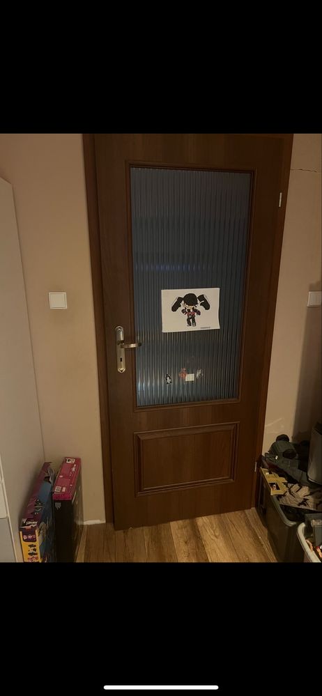 Drzwi wraz z oscierznicą regulowana