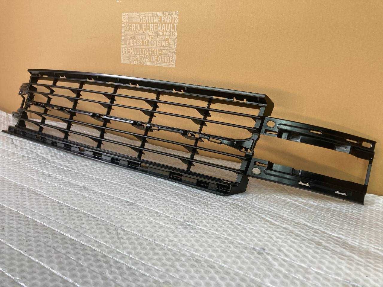 Решітка переднього бампера Renault Scenic 3 622549048R Оригінальна