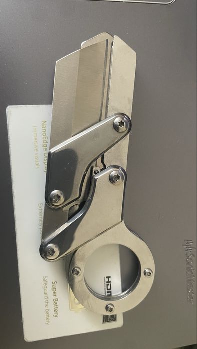 Faca para caça e bushcraft.