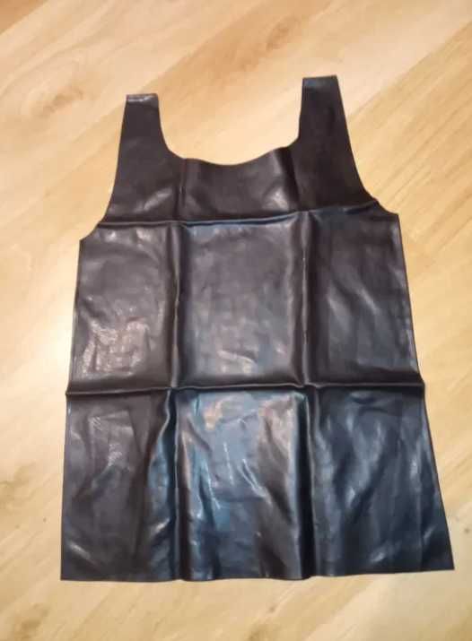 869/ Bielizna tshirt koszulka top podkoszulek L męski latex lateks 04