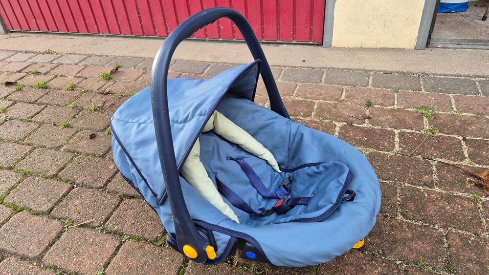 Nosidełko Deltim z funkcją fotelika samochodowego