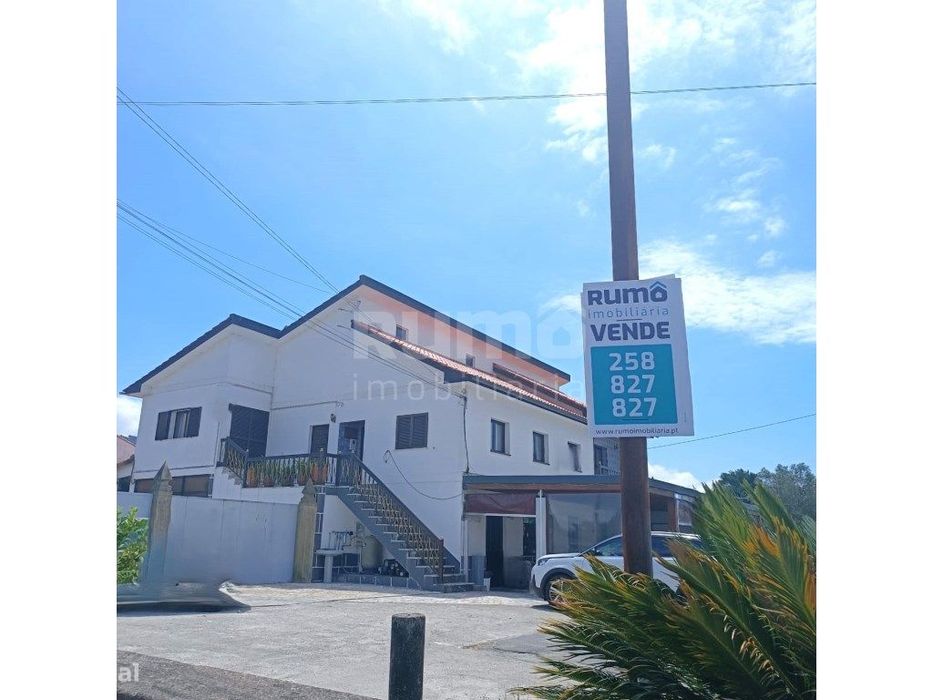 Prédio de Propriedade Total com Espaço Comercial e Moradia V4