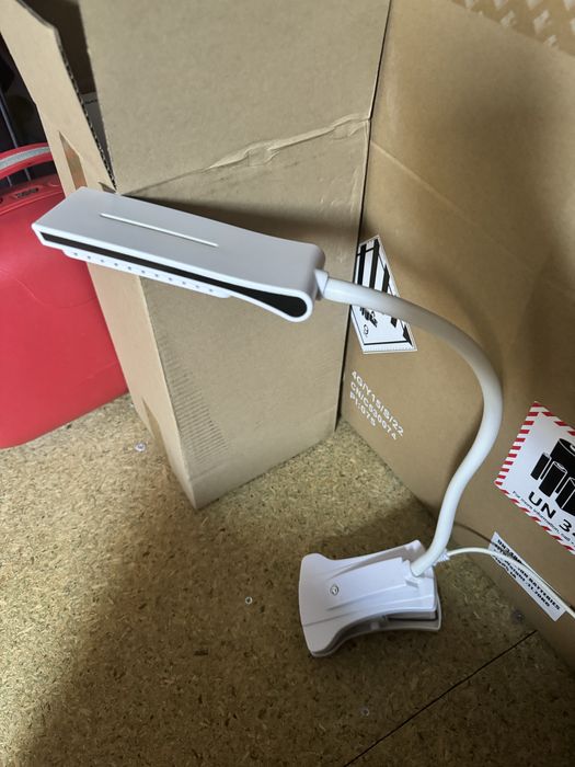 Настільна лампа на прищепці