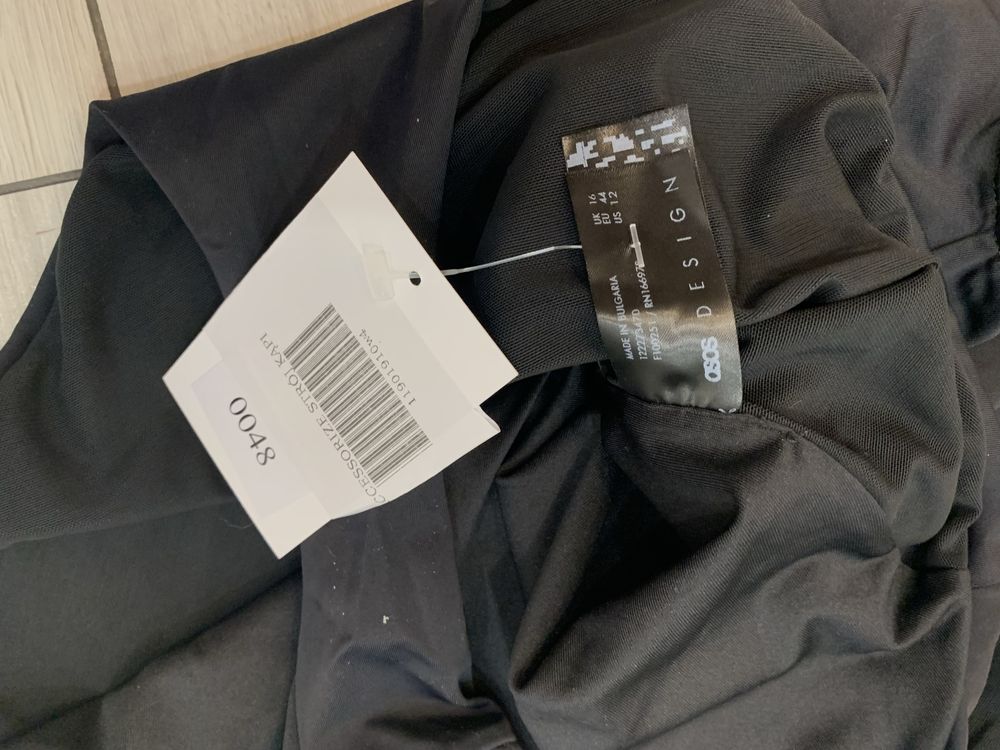 Czarny jednoczęściowy strój kąpielowy falbanka Asos EUR 44