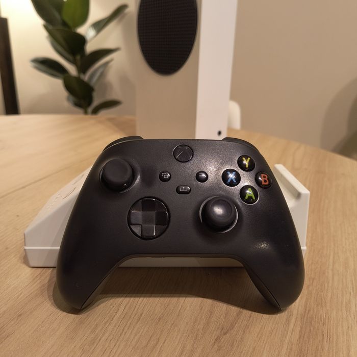 Konsola Xbox Series S + 2 pady