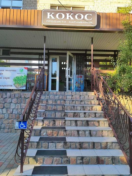 Продаю магазин  вул. Театральна, 23.