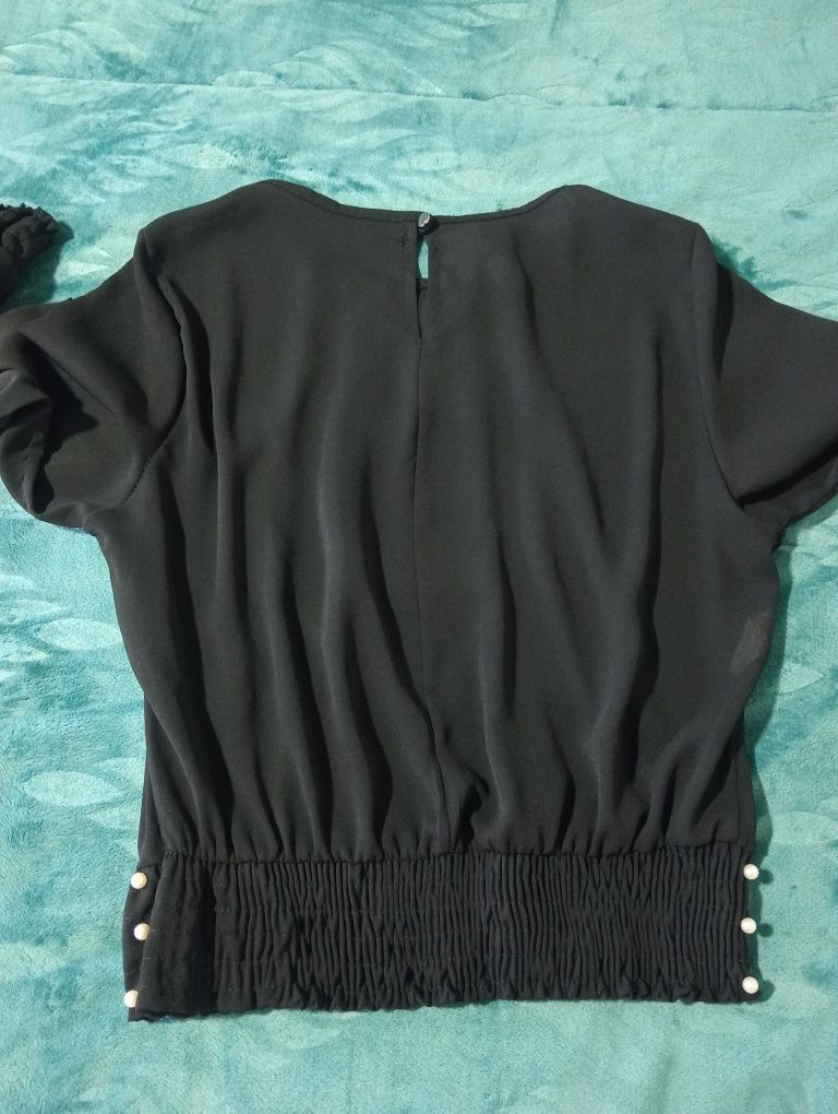 Blusa preta com pérolas