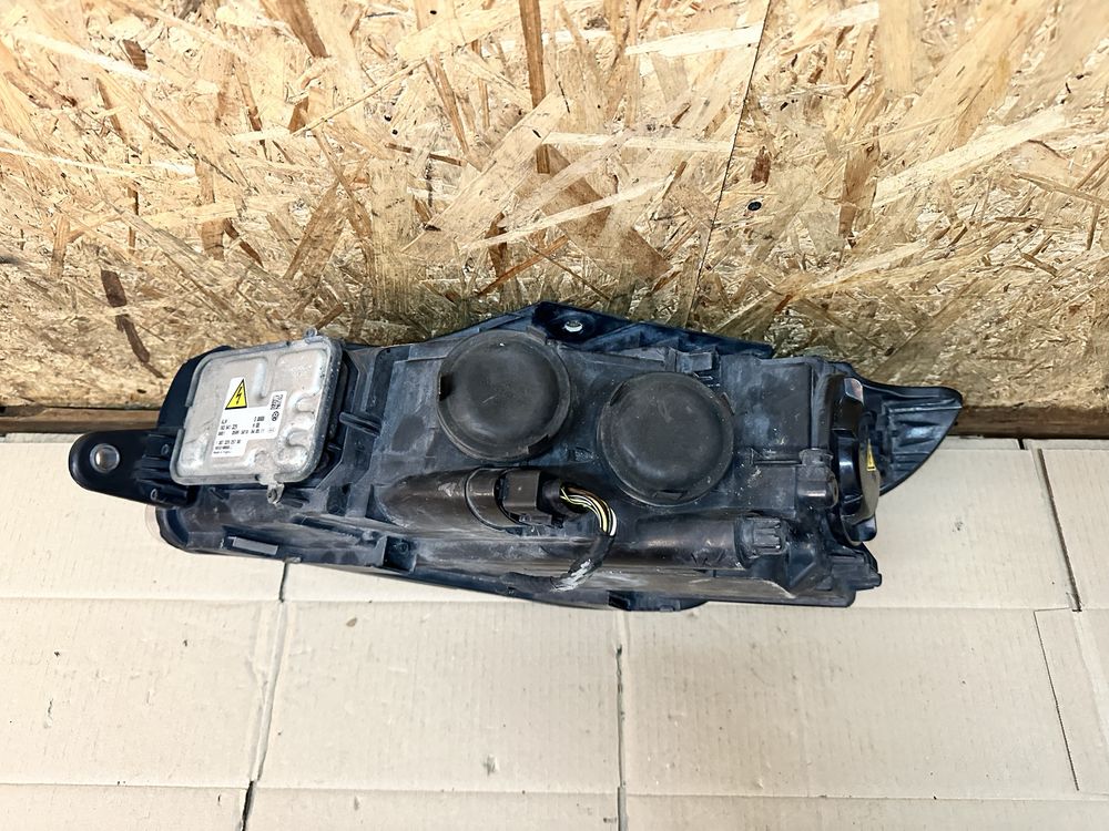 Передня права фара ксенон xenon Volkswagen Passat CC 2008-2012 дорест