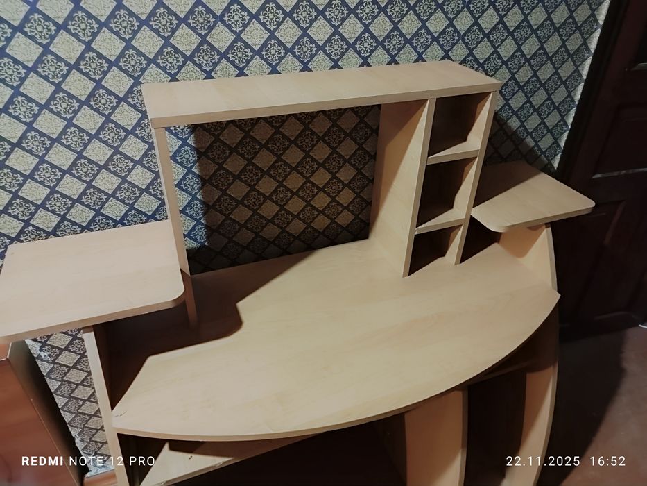 Продам комп'ютерний стіл