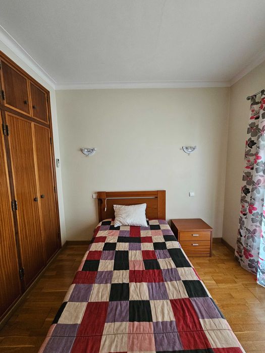 Quarto 320€ c/ Varanda e AC - Vale Flores