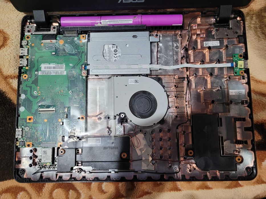 Продам ноутбук Asus x507m (під відновлення або на запчастини)
