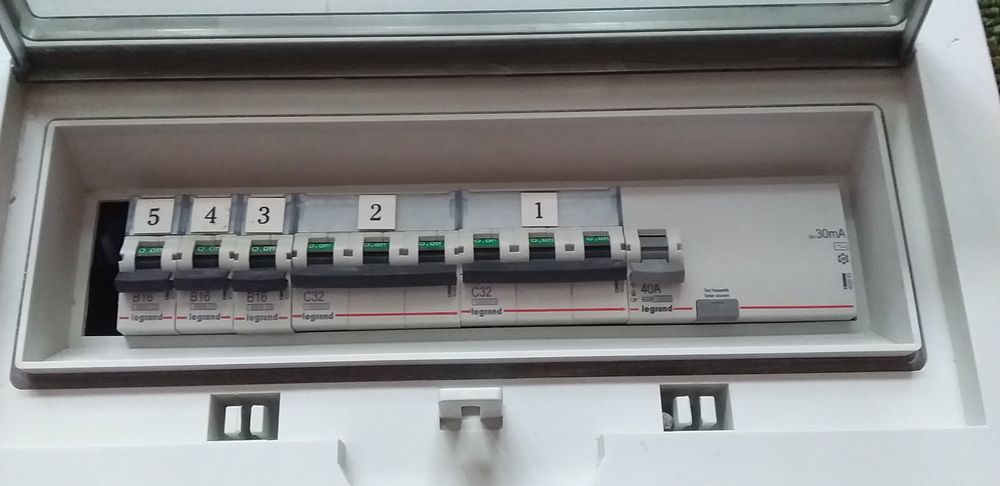 Електричний розвадіч на 3  фази,на 380  і 220 в.В -во Італія.