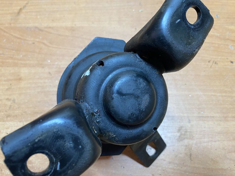 Подушка, права опора двигуна Mitsubishi Lancer 9 2.0