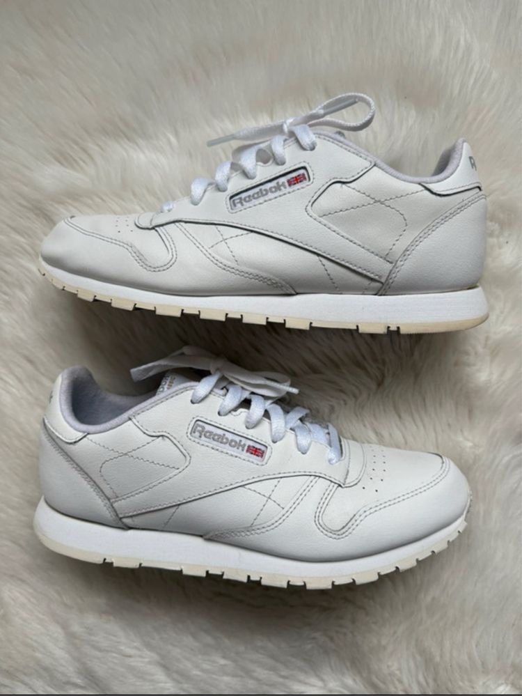 Reebok Classic white